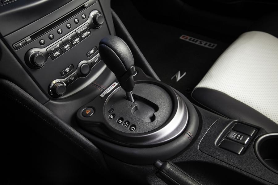 Детали интерьера Nissan 370Z Nismo Roadster Concept (Z34) 2015 года  (фото 2 из 21)